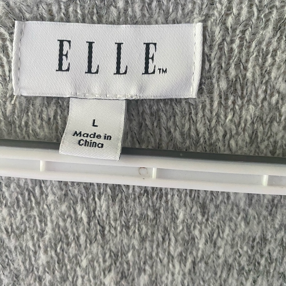 Elle Sweater with Ruffle Bottom. - Picture 4 of 4